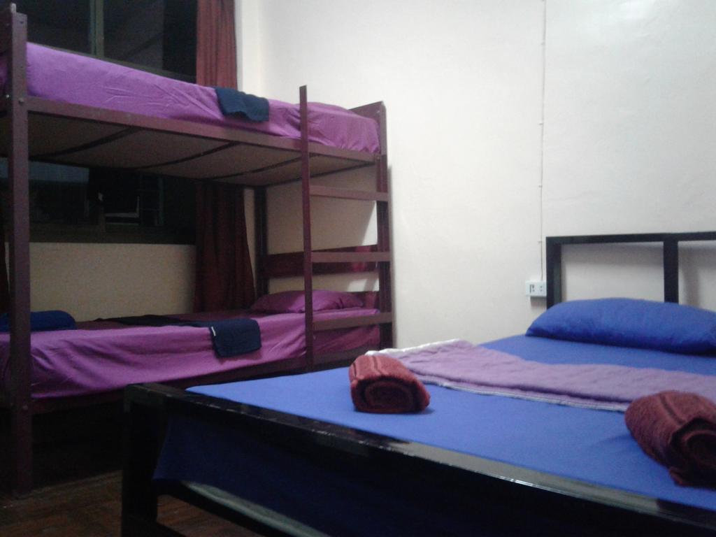 Yaya Guesthouse Бангкок Экстерьер фото