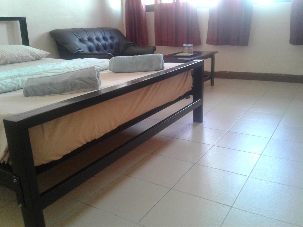 Yaya Guesthouse Бангкок Экстерьер фото
