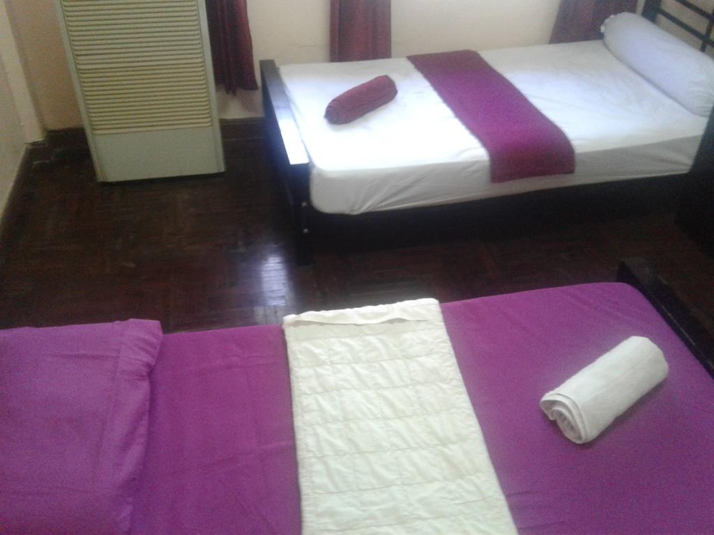Yaya Guesthouse Бангкок Экстерьер фото