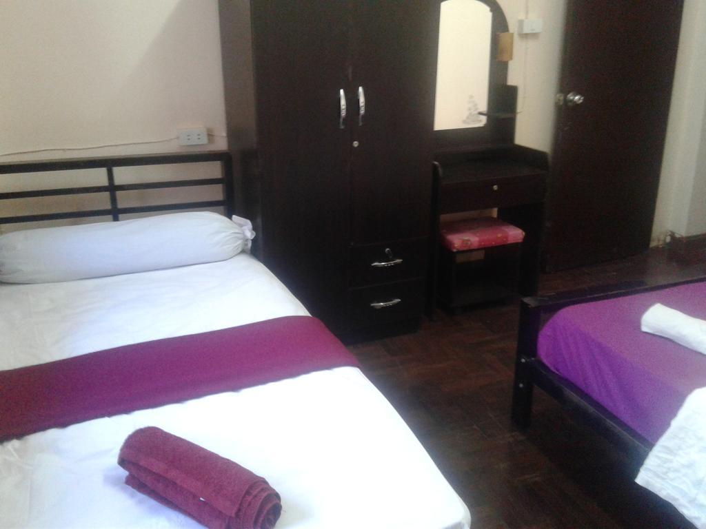 Yaya Guesthouse Бангкок Экстерьер фото