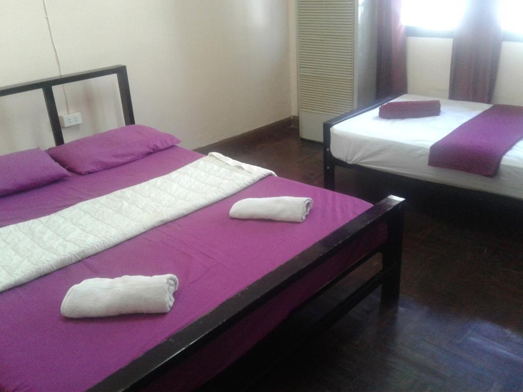 Yaya Guesthouse Бангкок Экстерьер фото