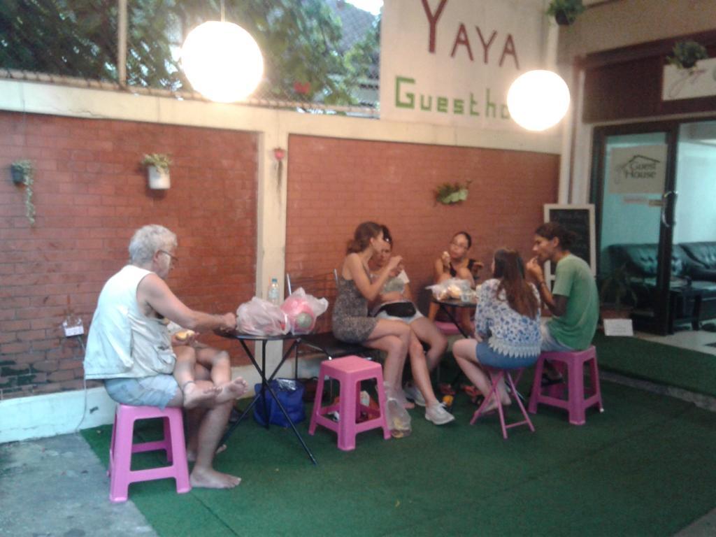 Yaya Guesthouse Бангкок Экстерьер фото