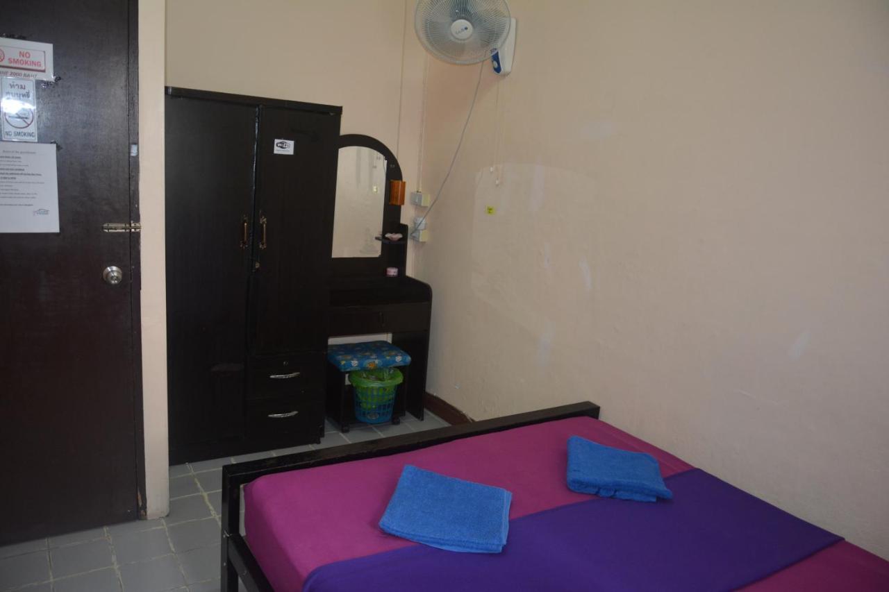 Yaya Guesthouse Бангкок Экстерьер фото