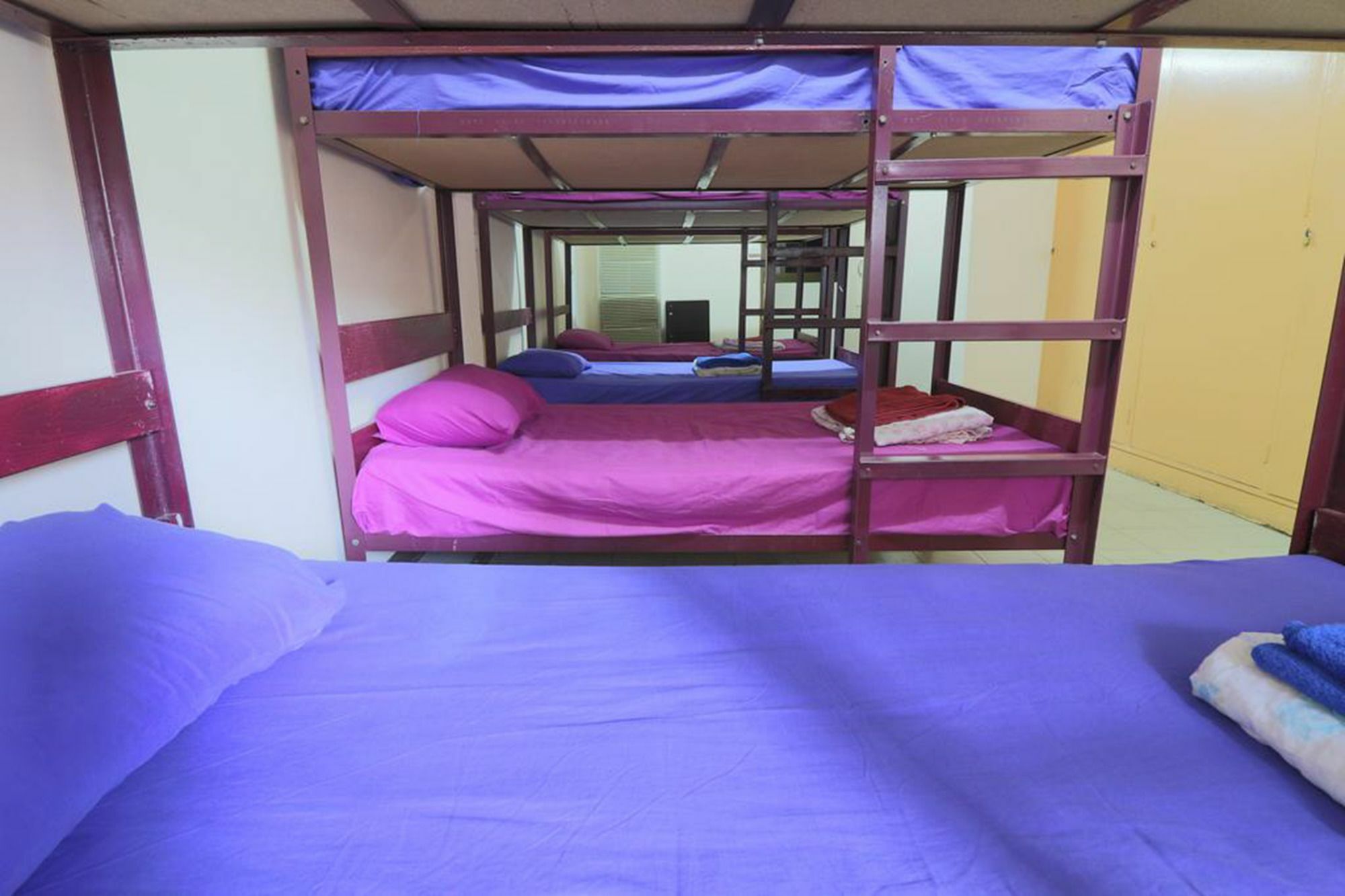 Yaya Guesthouse Бангкок Экстерьер фото