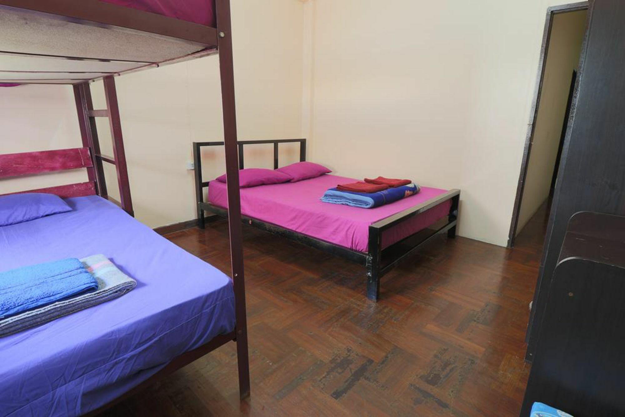 Yaya Guesthouse Бангкок Экстерьер фото