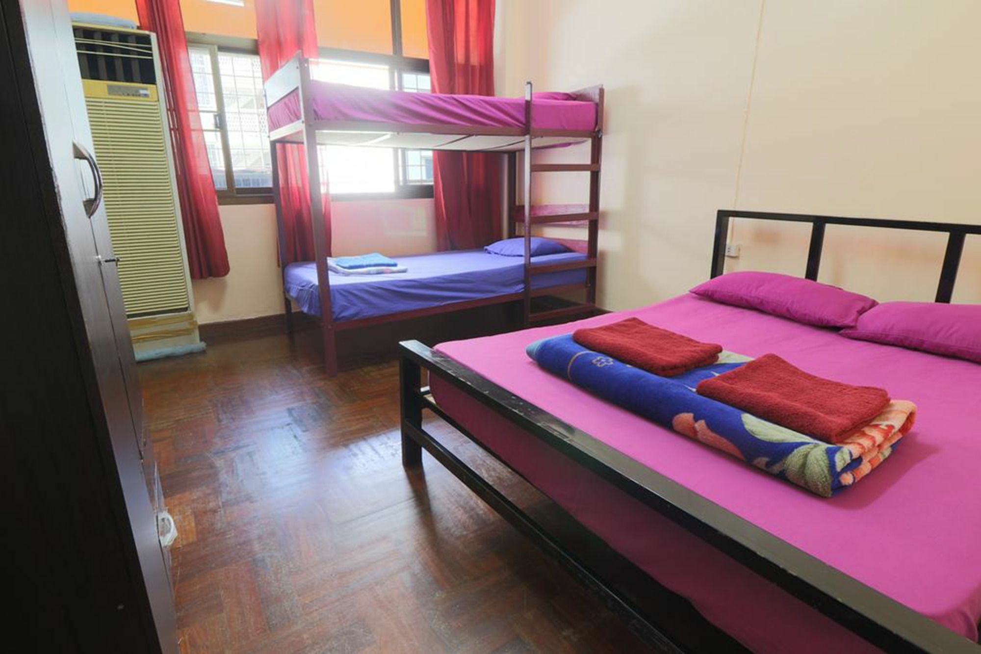 Yaya Guesthouse Бангкок Экстерьер фото