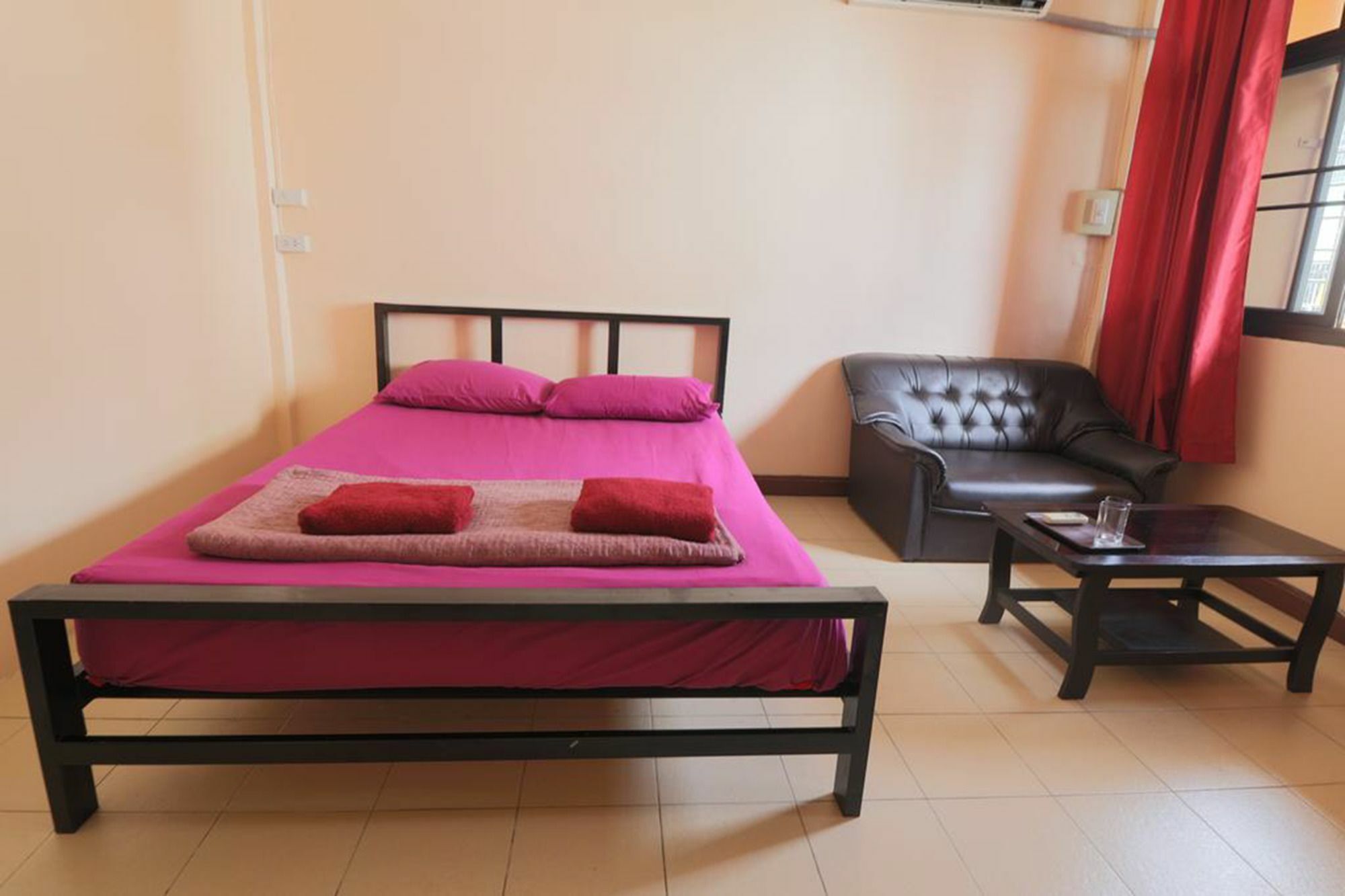 Yaya Guesthouse Бангкок Экстерьер фото