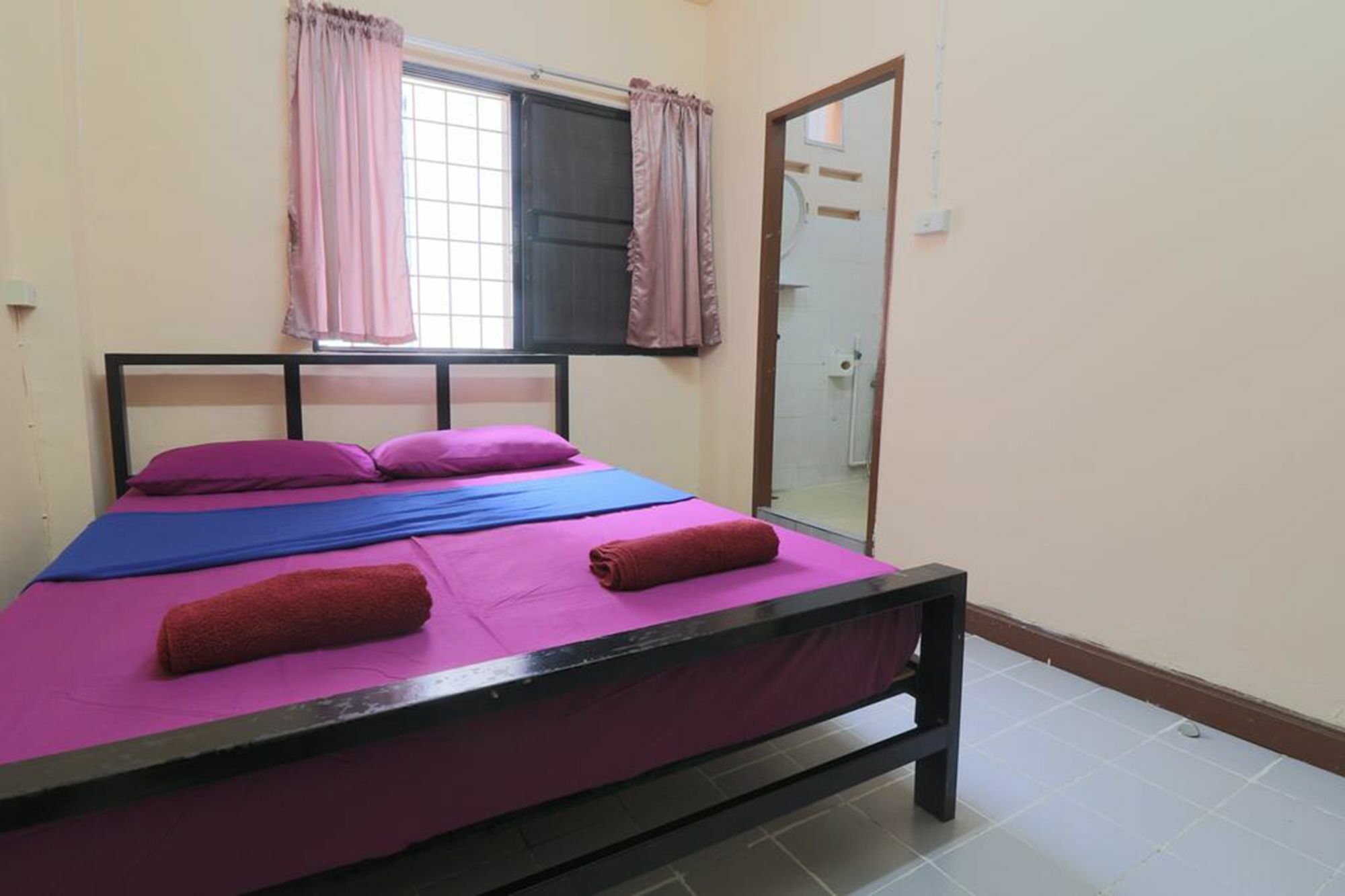 Yaya Guesthouse Бангкок Экстерьер фото