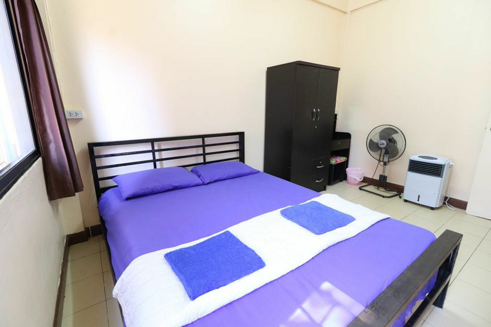 Yaya Guesthouse Бангкок Экстерьер фото