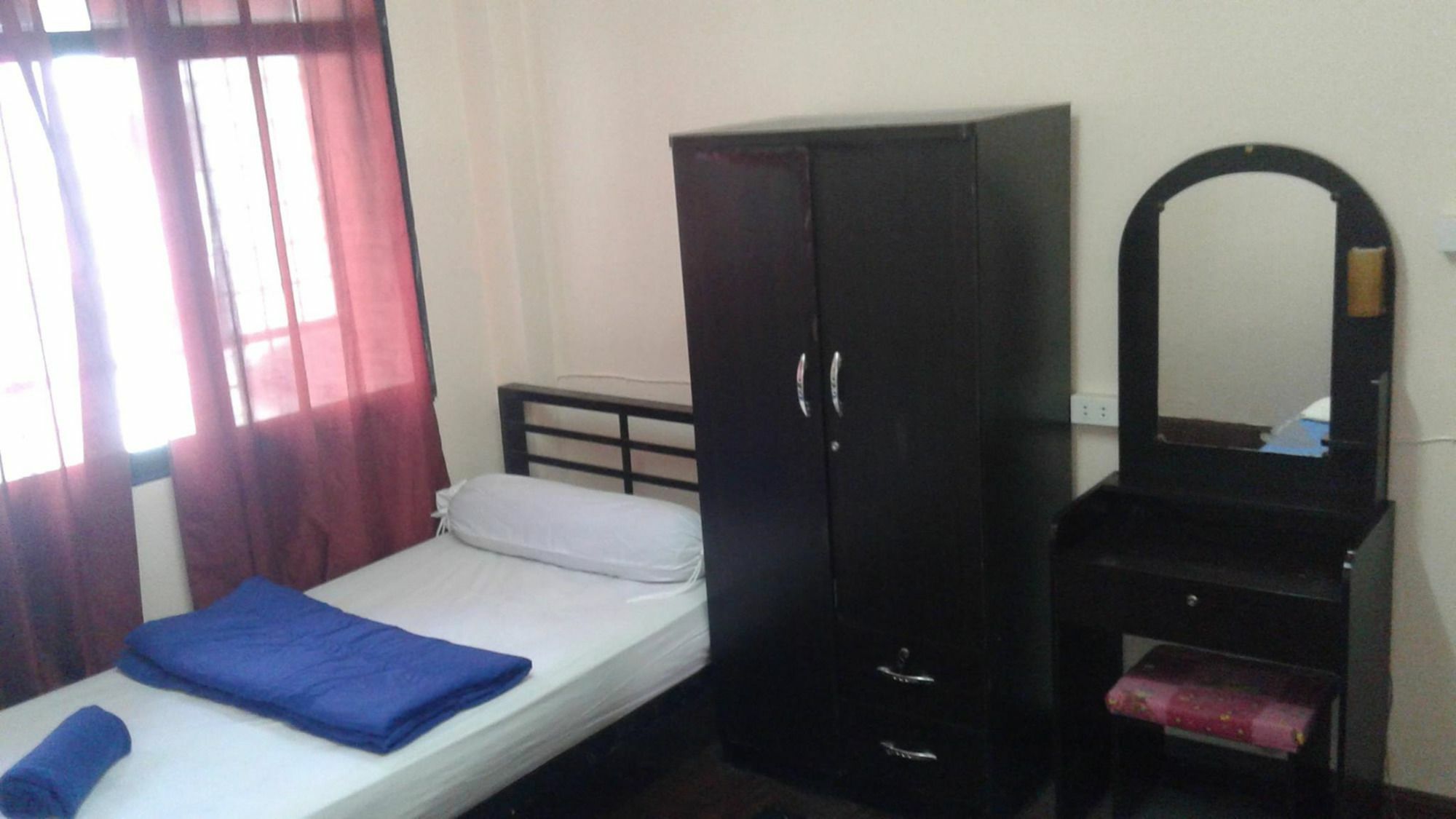 Yaya Guesthouse Бангкок Экстерьер фото