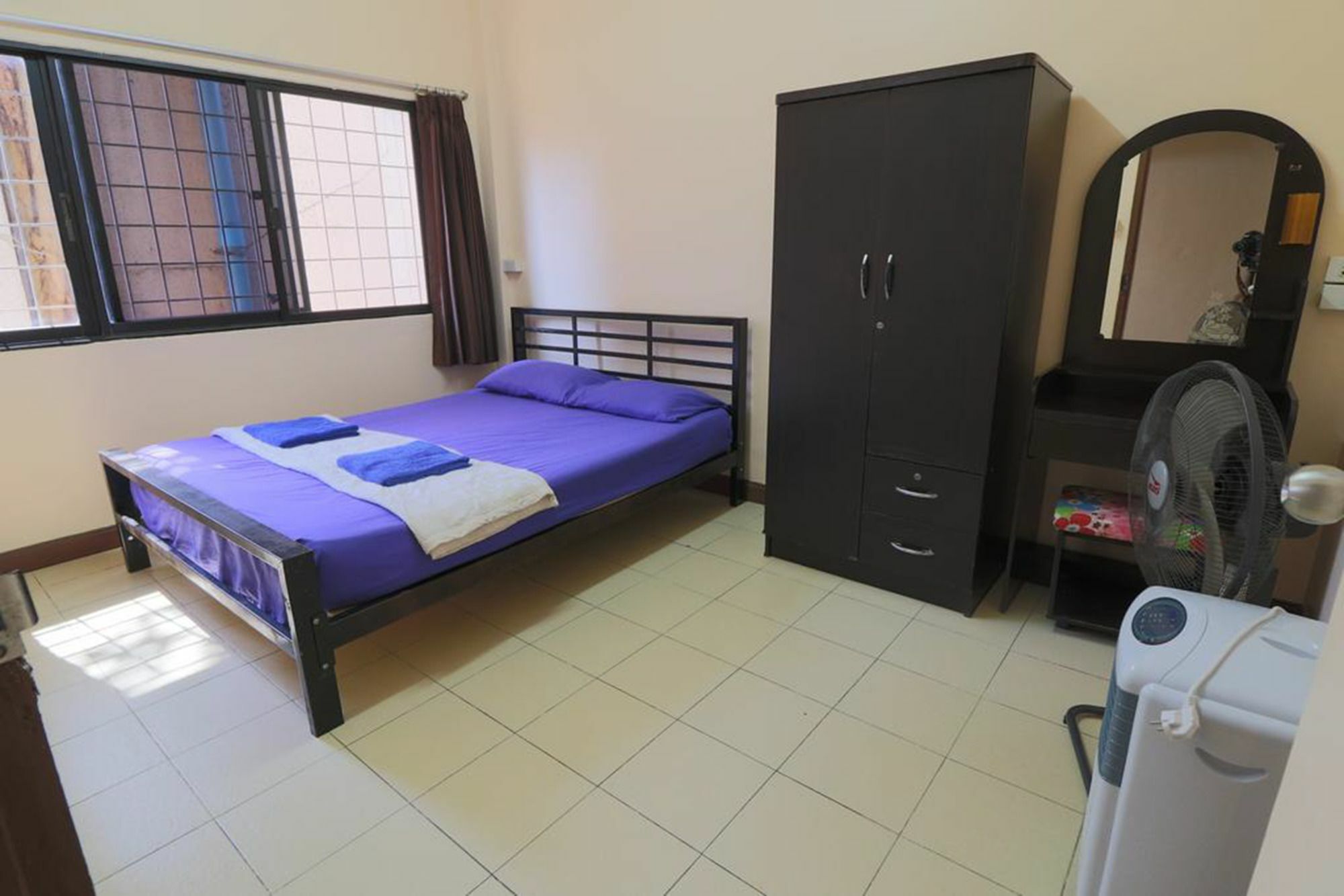 Yaya Guesthouse Бангкок Экстерьер фото