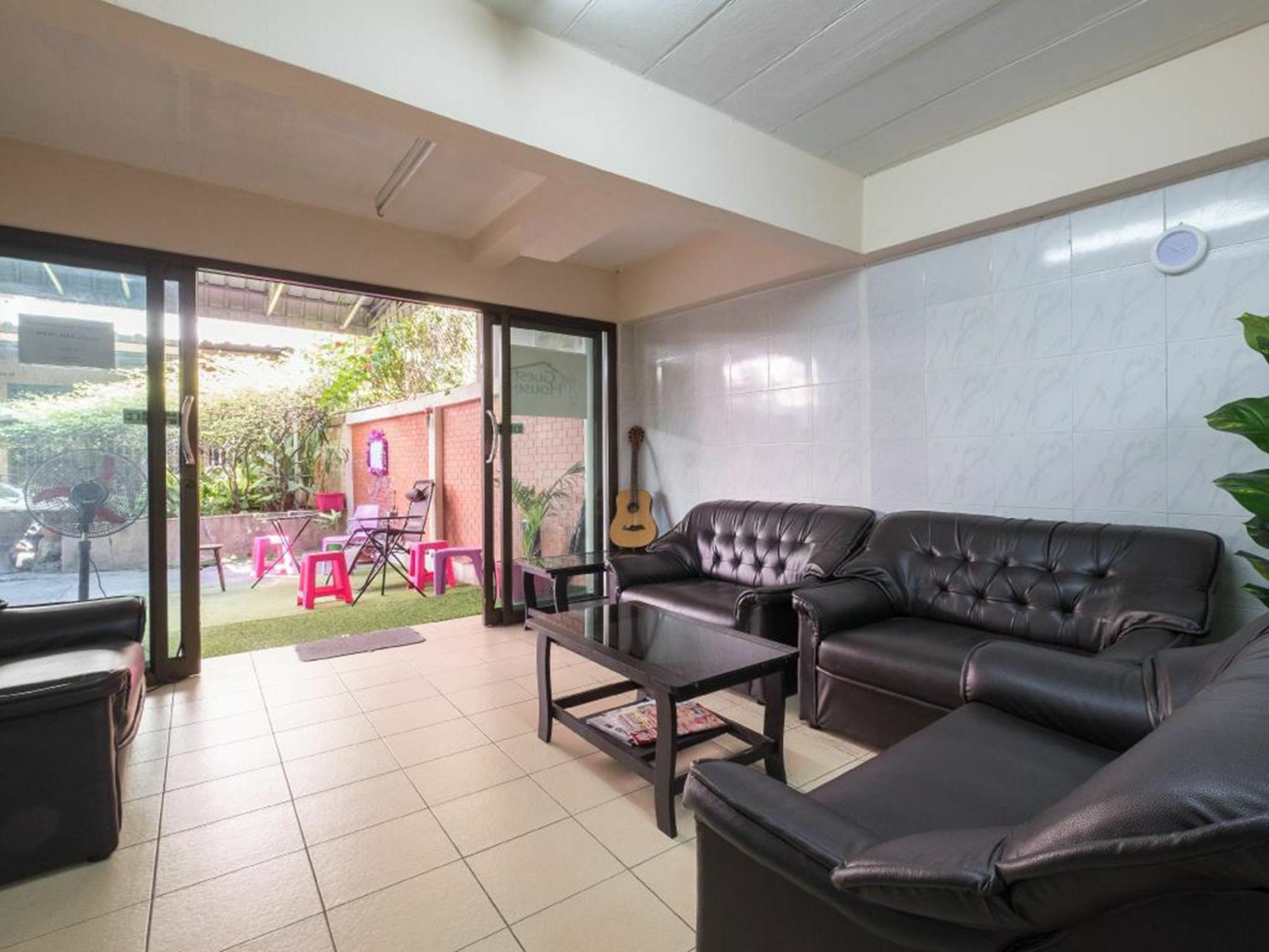 Yaya Guesthouse Бангкок Экстерьер фото