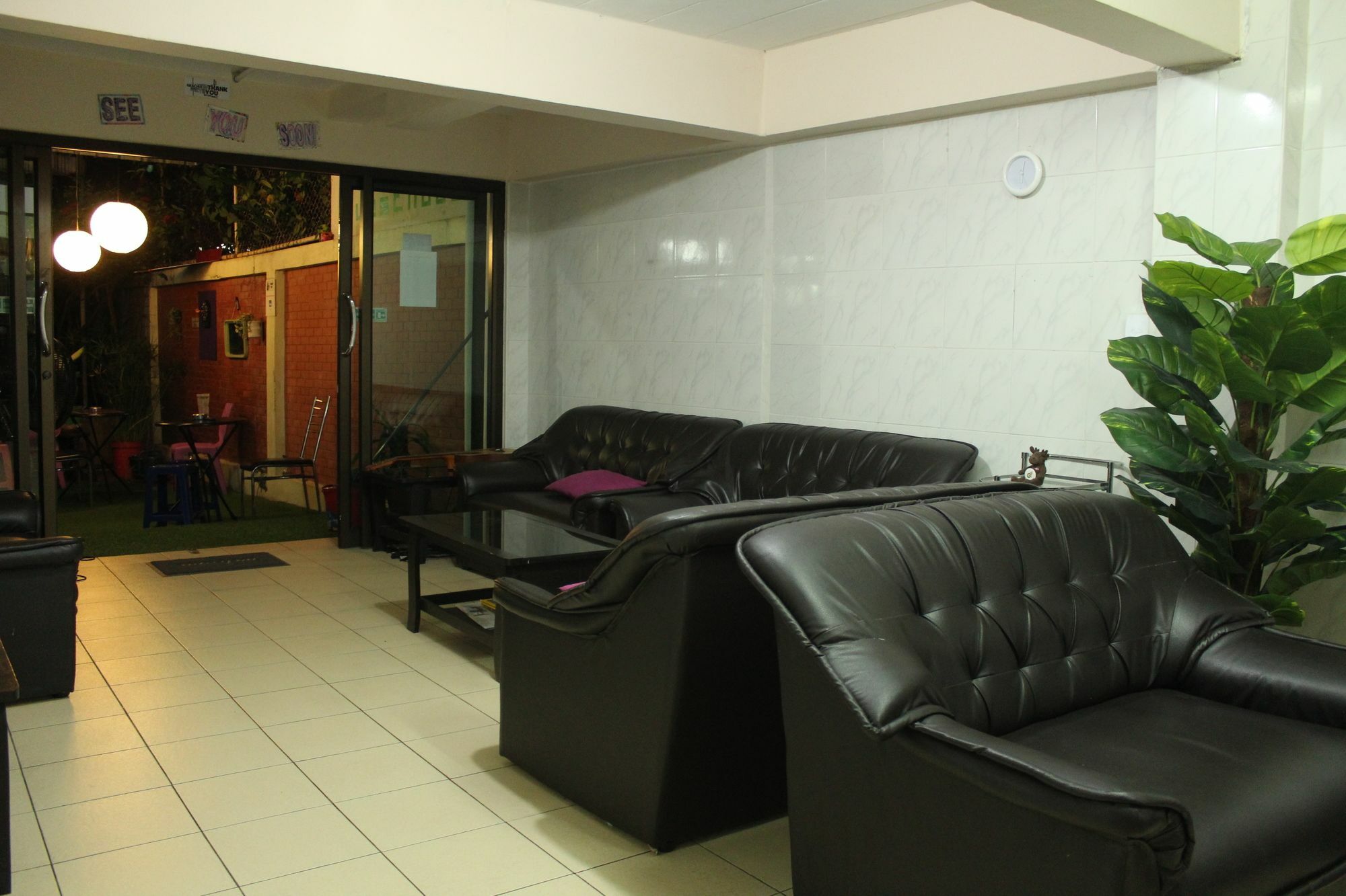Yaya Guesthouse Бангкок Экстерьер фото