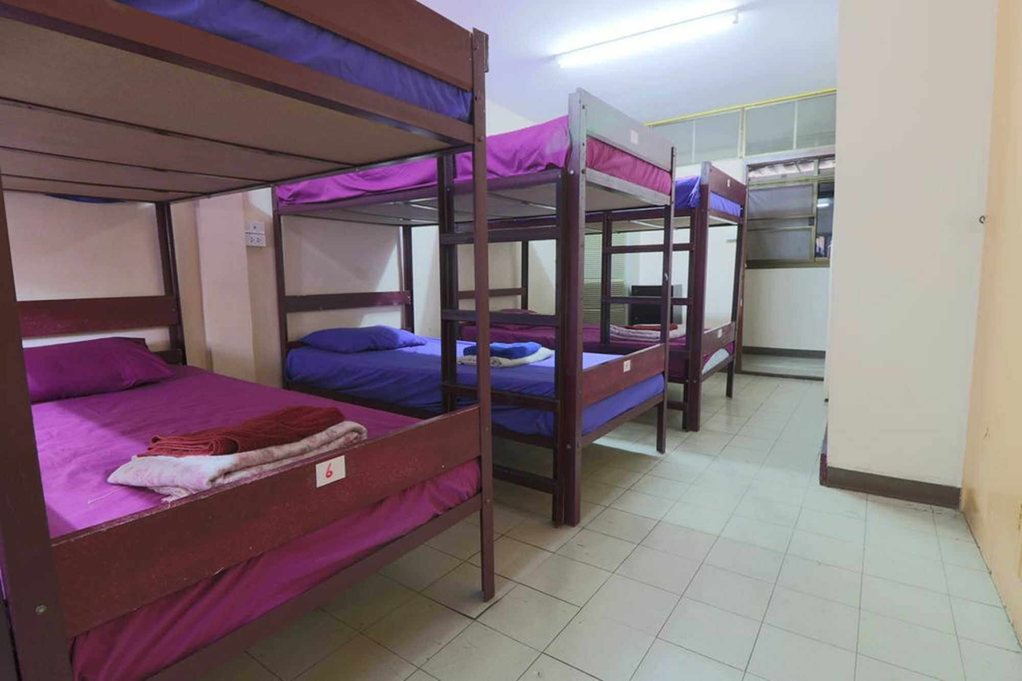 Yaya Guesthouse Бангкок Экстерьер фото